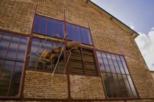 Installation festival ArtsInSitu 2019 // domaine des Lormandieres // fourmi 2m*2m30 // coproduction 3Cha // credit Photo Mag'Net Installation « IN'macro'VERSION »Installation festival ArtsInSitu 2019 // domaine des Lormandieres // fourmi 2m*2m30 // coproduction 3Cha // credit Photo Mag'Net