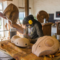 Marc Georgeault dans sont atelier de sculpture au Château des pères // crédit photo Martin Boudier Marc Georgeault dans sont atelier de sculpture au Château des pères // crédit photo Martin Boudier