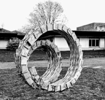 Sculpture // 2022 // 2m* 1m5 // châtaignier
Projet participatif avec les résidents d'un lieu de vie pour personnes porteuses de handicape
La MAS sur le site du Placis Vert Sculpture monumentale, assemblage de planche de châtaigner. Projet participatif avec les résidents d'un lieu de vie pour personnes porteuses de handicape