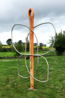 Commande pour une professionnelle // 2021
inspiré de son logo // If et inox // 2m60 sculpture sur bois ,Commande pour une professionnelle // 2021 inspiré de son logo // If et inox 2m60